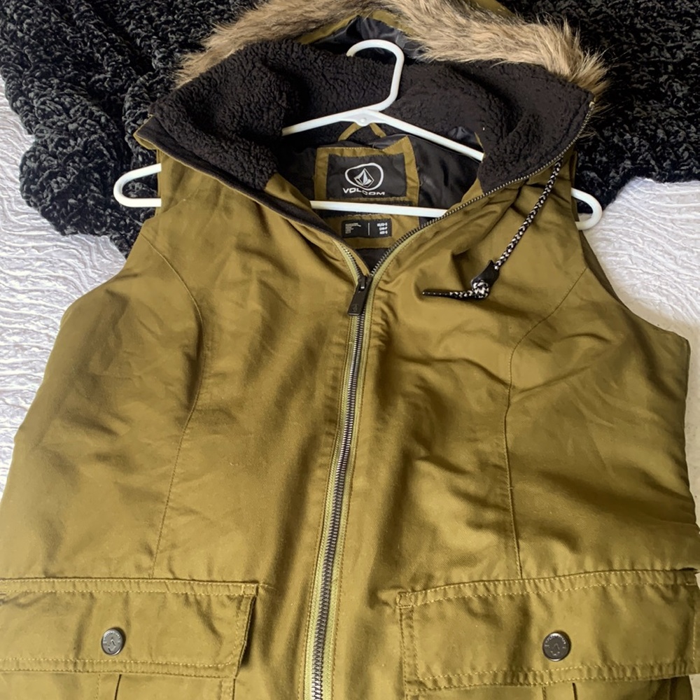 Volcom cargo vest with fur hood